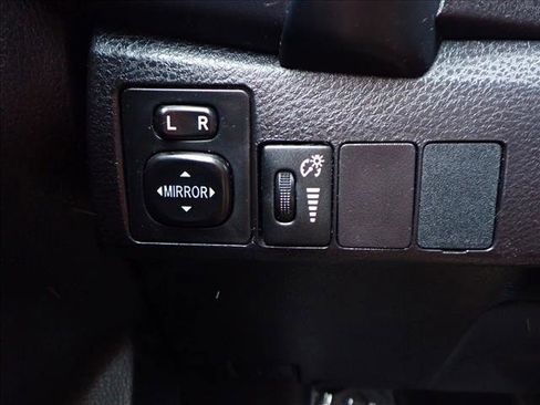 Used 2019 Toyota Corolla LE image 19