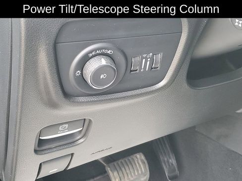 Used 2024 Jeep Grand Cherokee Limited w/ Luxury Tech Group II AWD/4WD image 9