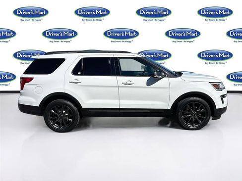 Used 2018 Ford Explorer XLT w/ Equipment Group 202A image 9
