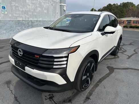 Used 2025 Nissan Kicks SR image 3