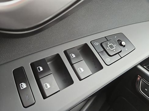 Used 2025 Kia Niro LX FWD image 21