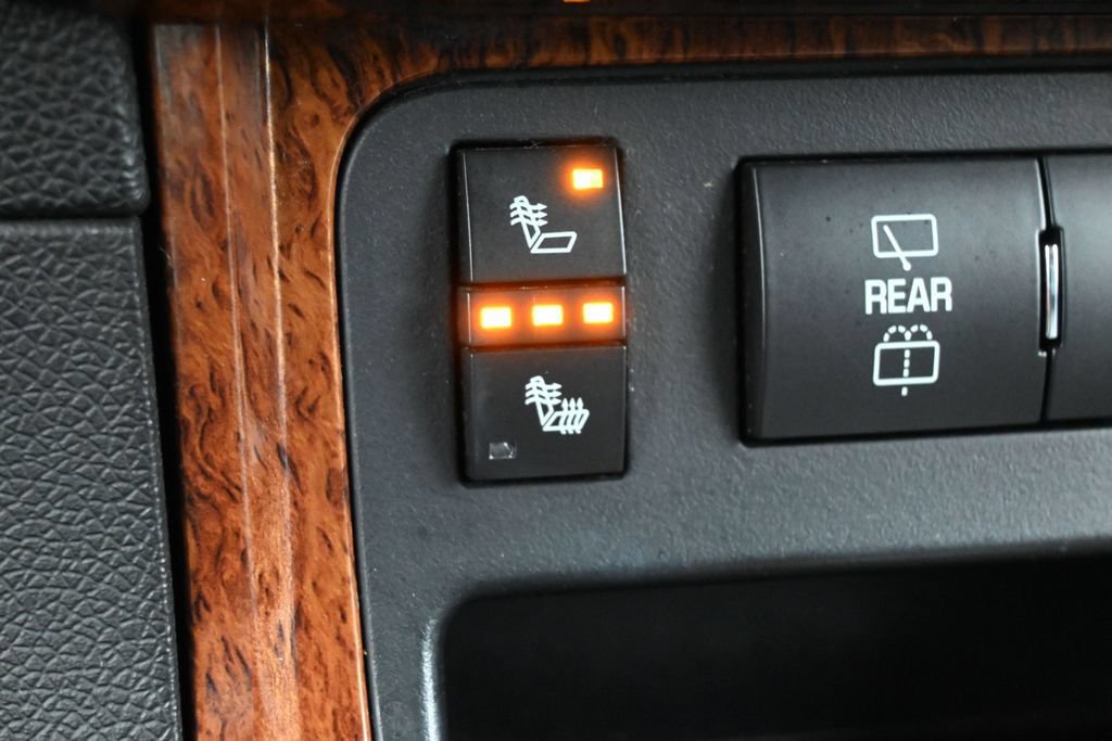 Used 2013 Chevrolet Traverse LT FWD image 23