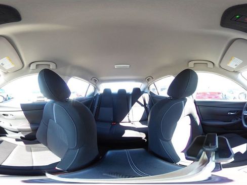 Used 2025 Nissan Sentra SV FWD image 41