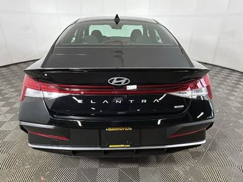 Used 2025 Hyundai Elantra SEL FWD image 4