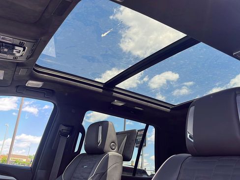 Used 2025 Cadillac Escalade Sport Platinum w/ LPO, Floor Liner Package AWD/4WD image 8