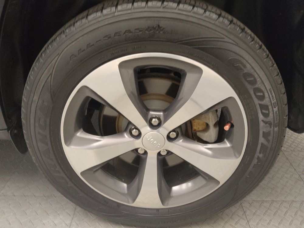 Used 2019 Jeep Cherokee Limited w/ Luxury Group AWD/4WD image 31