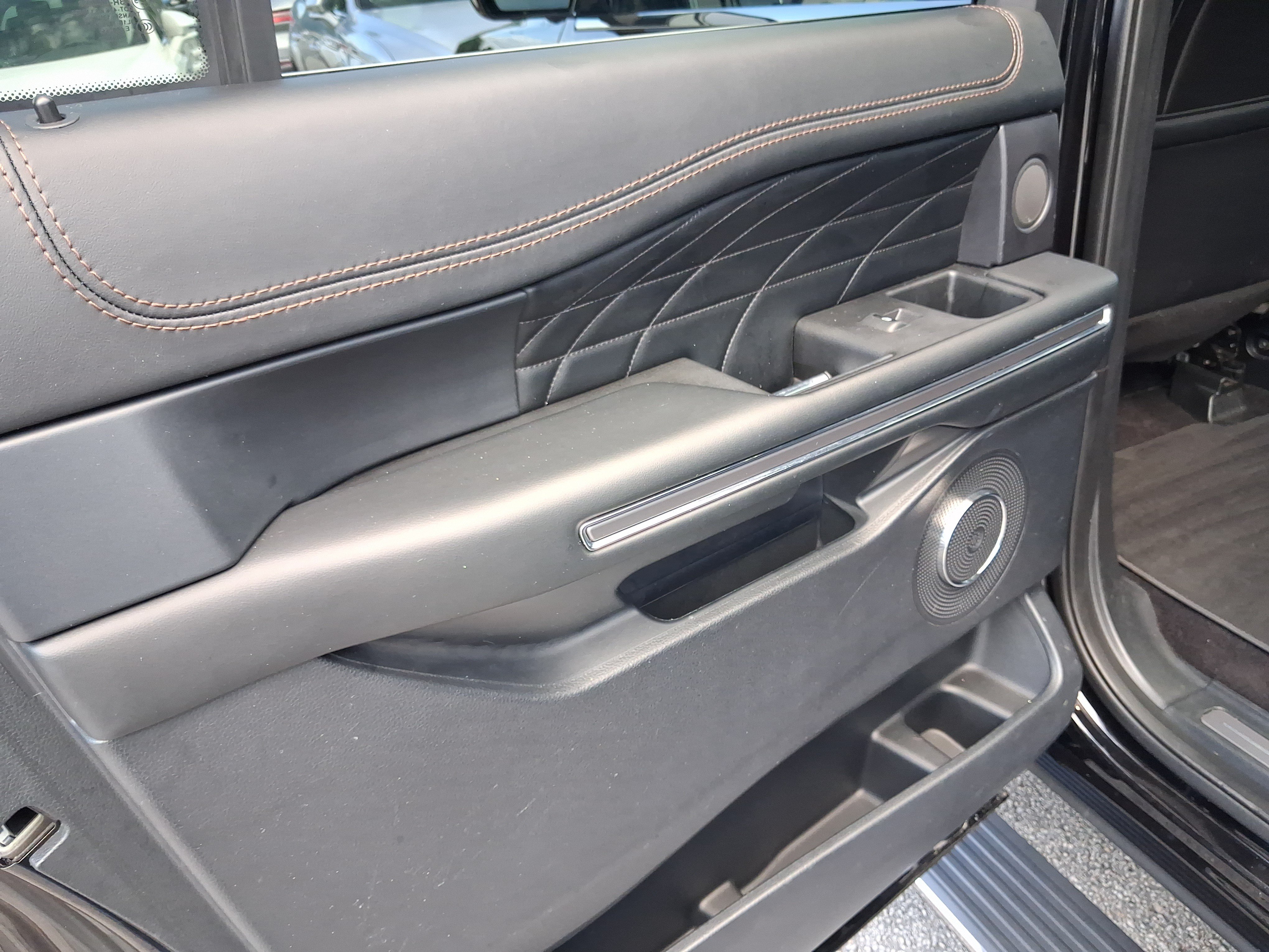 Used 2020 Ford Expedition Max Platinum AWD/4WD image 9