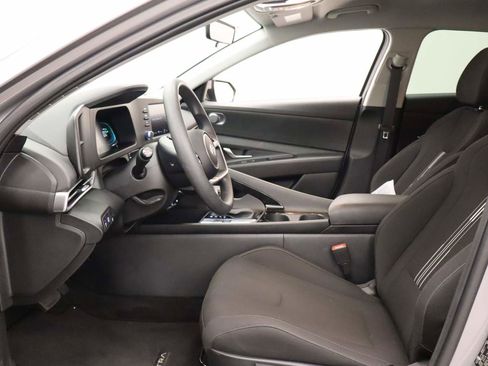 Used 2025 Hyundai Elantra Hybrid FWD image 15