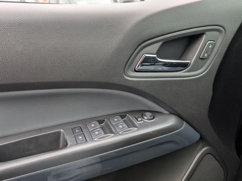 Used 2018 Chevrolet Colorado Z71 w/ Z71 Midnight Edition image 19