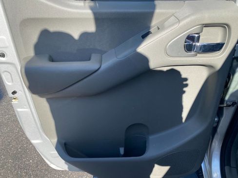 Used 2012 Nissan Frontier SV w/ SV Premium Utility Pkg image 21