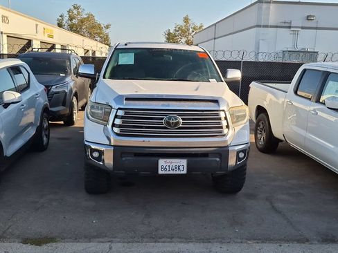 Used 2018 Toyota Tundra Limited w/ Limited Premium Package RWD image 3