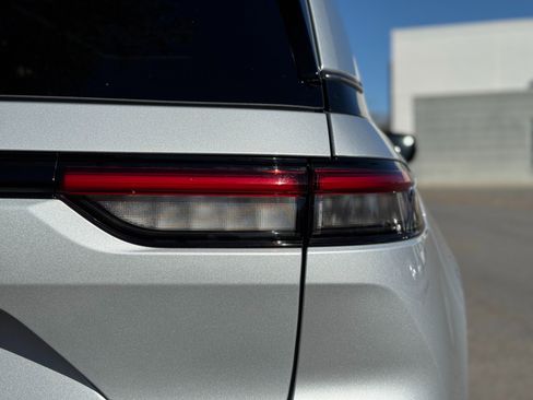 Used 2022 Jeep Grand Cherokee Limited 4xe image 17