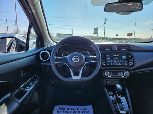 Certified 2025 Nissan Versa SR w/ Trunk Package image 11