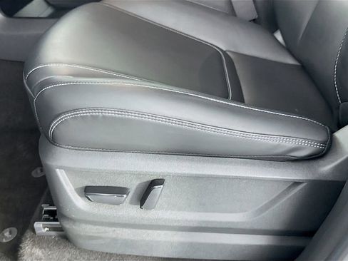 Used 2025 Nissan Armada SV image 23