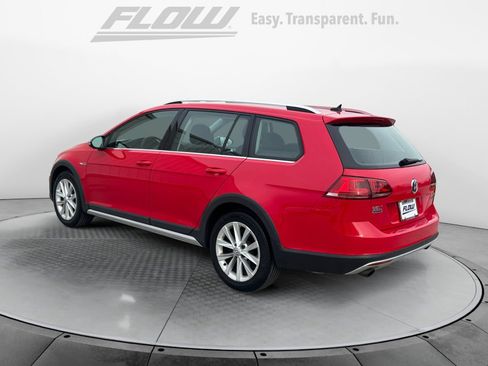 Used 2017 Volkswagen Golf Alltrack S image 6