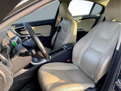 Used 2017 Volvo S60 T5 Dynamic image 24