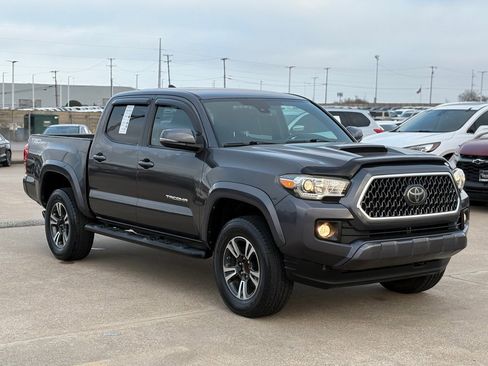 Used 2018 Toyota Tacoma TRD Sport image 5