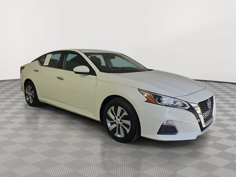 Used 2020 Nissan Altima 2.5 S FWD image 2