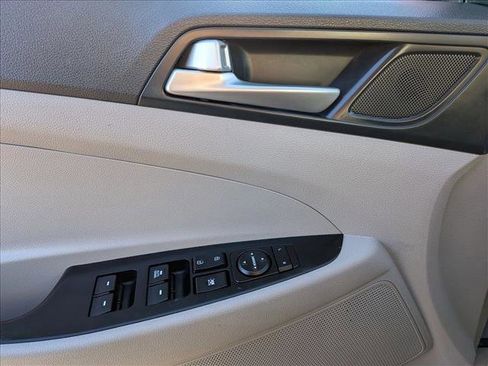 Used 2019 Hyundai Tucson SE image 15