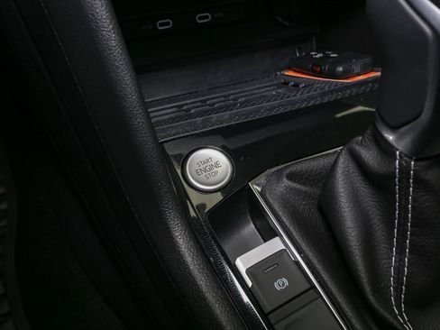 Used 2025 Volkswagen Taos SEL image 32