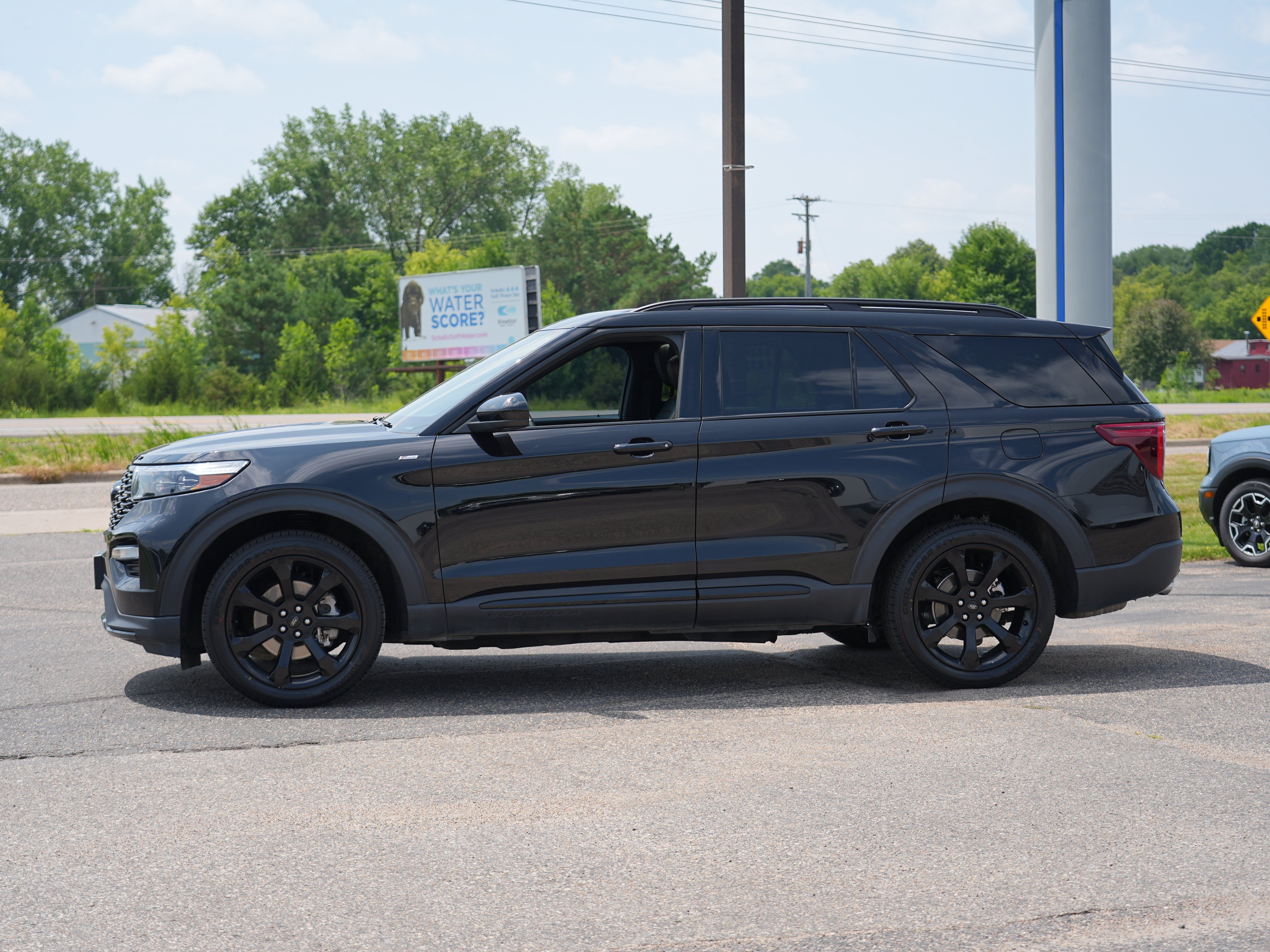 Used 2024 Ford Explorer ST-Line w/ Class IV Trailer Tow Package AWD/4WD image 7