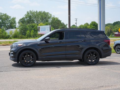 Used 2024 Ford Explorer ST-Line w/ Class IV Trailer Tow Package AWD/4WD image 7