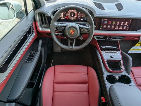 Certified 2025 Porsche Cayenne image 15