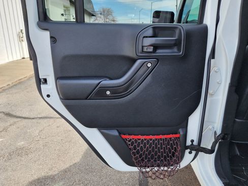 Used 2017 Jeep Wrangler Unlimited Rubicon AWD/4WD image 16