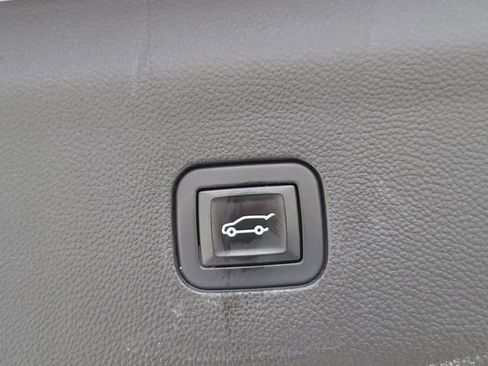 Used 2018 Buick Enclave Premium w/ Experience Buick Package image 10