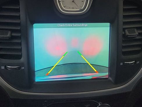 Used 2018 Chrysler 300 Touring RWD image 20