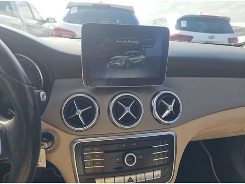 Used 2018 Mercedes-Benz GLA 250 w/ Premium Package image 27