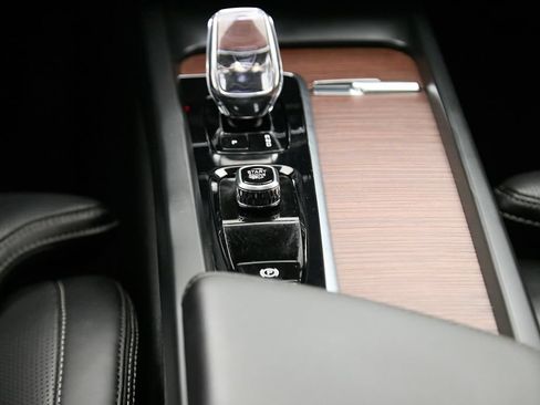 Certified 2023 Volvo XC60 T8 Ultimate w/ Climate Package AWD/4WD image 30