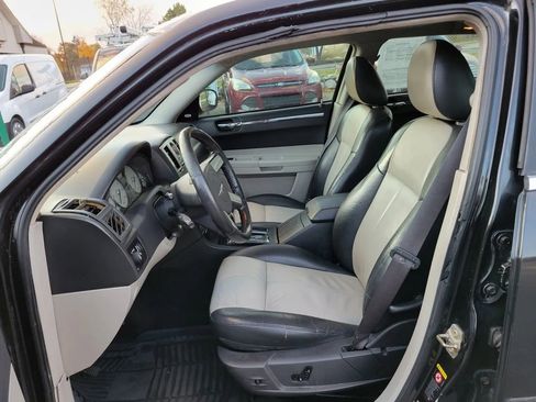 Used 2005 Chrysler 300 Touring image 2