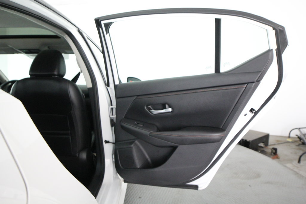 Used 2022 Nissan Sentra SR w/ SR Premium Package FWD image 36