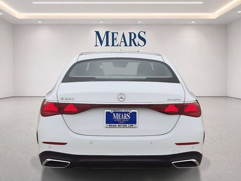 Used 2024 Mercedes-Benz E 350 4MATIC Sedan image 4