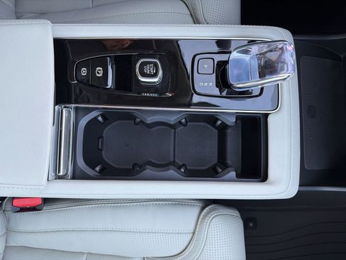 New 2026 Volvo XC90 B6 Ultra w/ Protection Package image 29