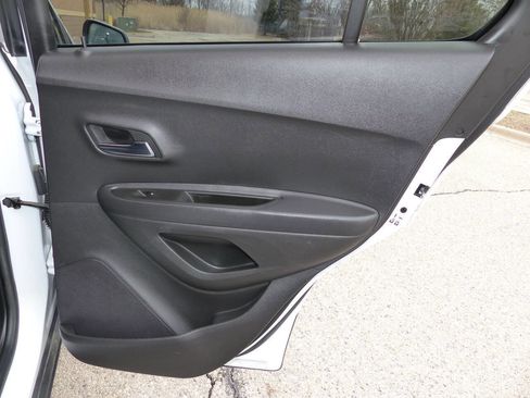 Used 2020 Chevrolet Trax LT w/ LT Convenience Package image 31