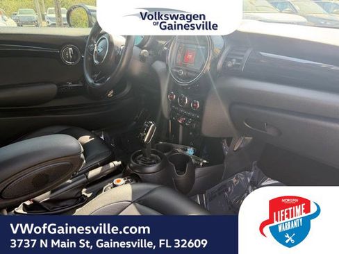 Used 2021 MINI Cooper 2-Door Hardtop image 10