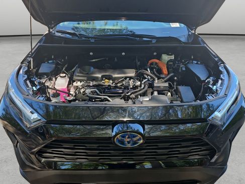 Used 2024 Toyota RAV4 LE AWD/4WD image 32