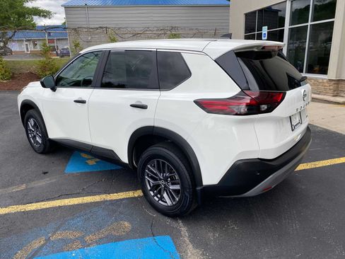Used 2023 Nissan Rogue S AWD/4WD image 3