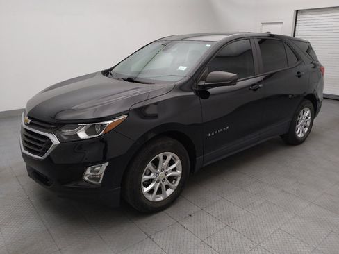 Used 2020 Chevrolet Equinox LS w/ LS Convenience Package FWD image 2
