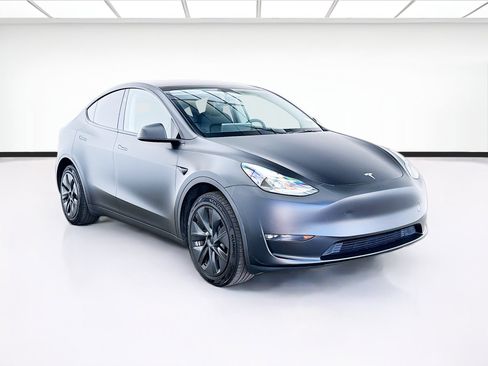 Used 2024 Tesla Model Y Long Range AWD/4WD image 3