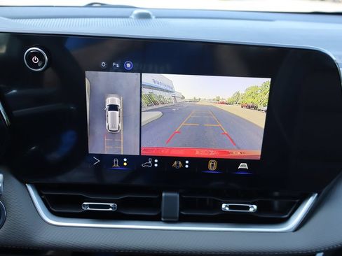 New 2027 Chevrolet Equinox LT w/ Convenience Package II FWD image 13