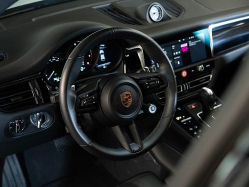 Certified 2026 Porsche Macan AWD/4WD image 4