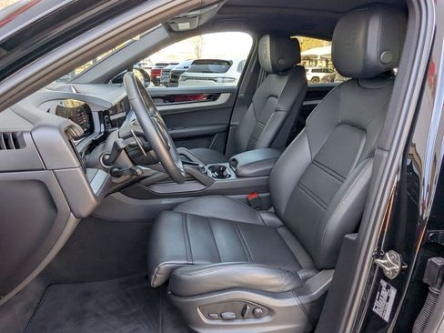 Certified 2025 Porsche Cayenne image 5