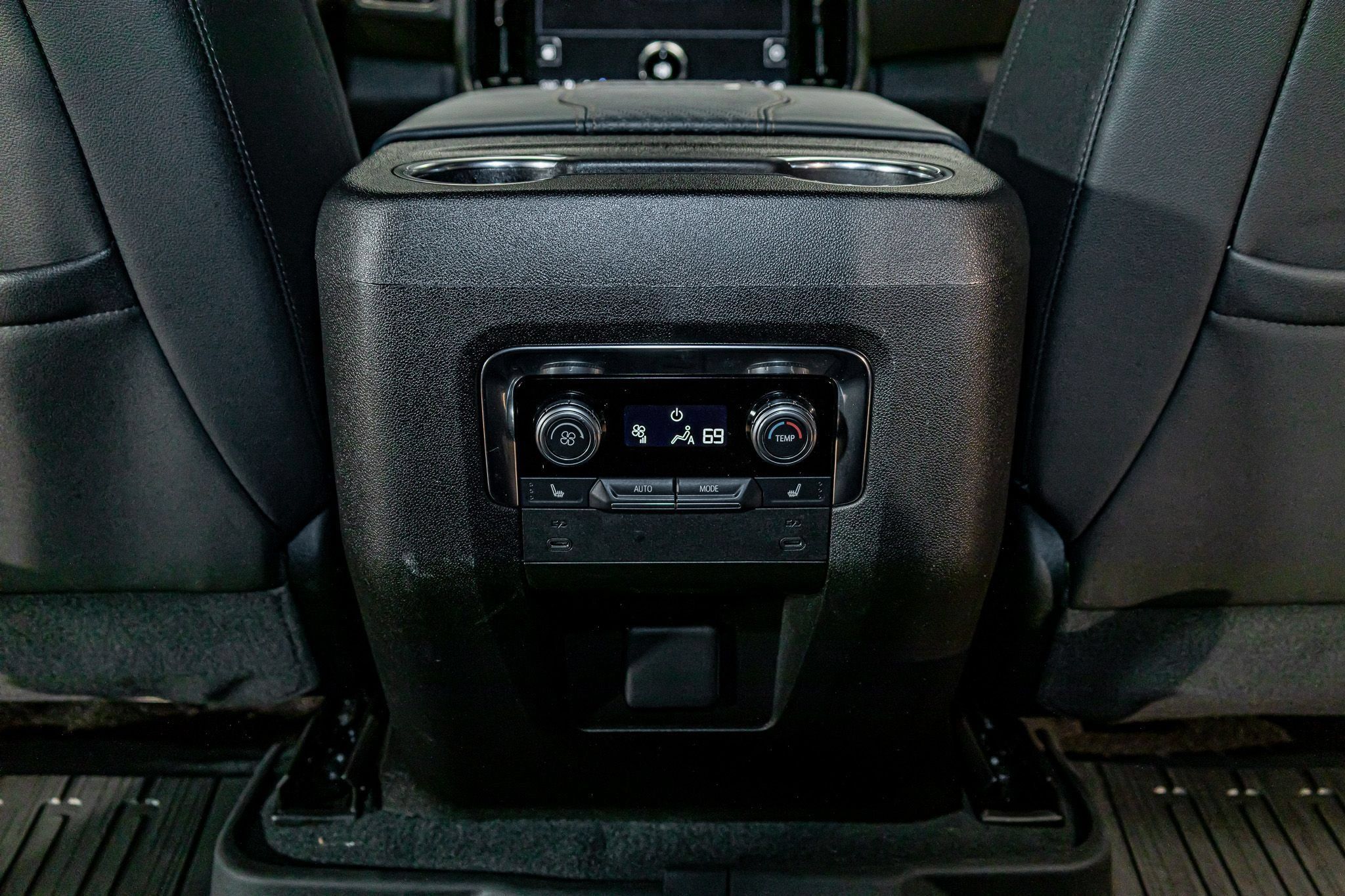 Used 2025 GMC Yukon AT4 w/ LPO, AT4 Appearance Package AWD/4WD image 23