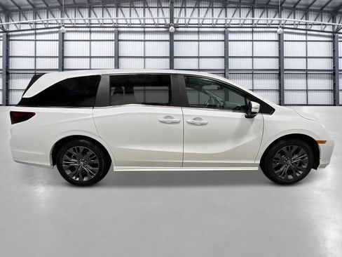 New 2026 Honda Odyssey Touring image 8