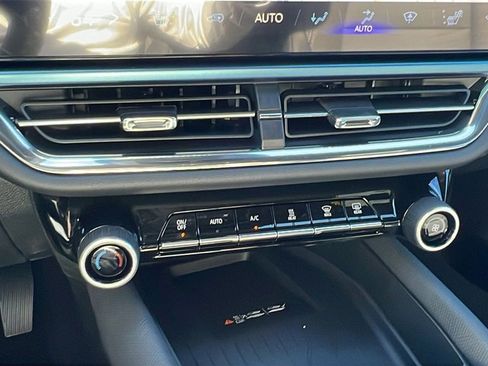 New 2026 Chevrolet Equinox EV LT image 24