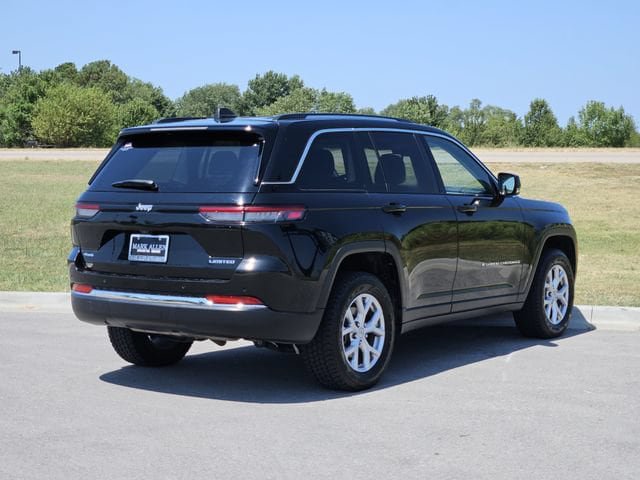 Used 2022 Jeep Grand Cherokee Limited AWD/4WD image 7