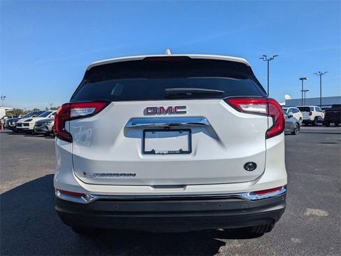 Used 2023 GMC Terrain SLT image 5